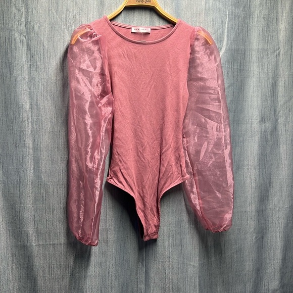 Simons Tops - Simons Blue blush sheer sleeve pink body suit size small NWT